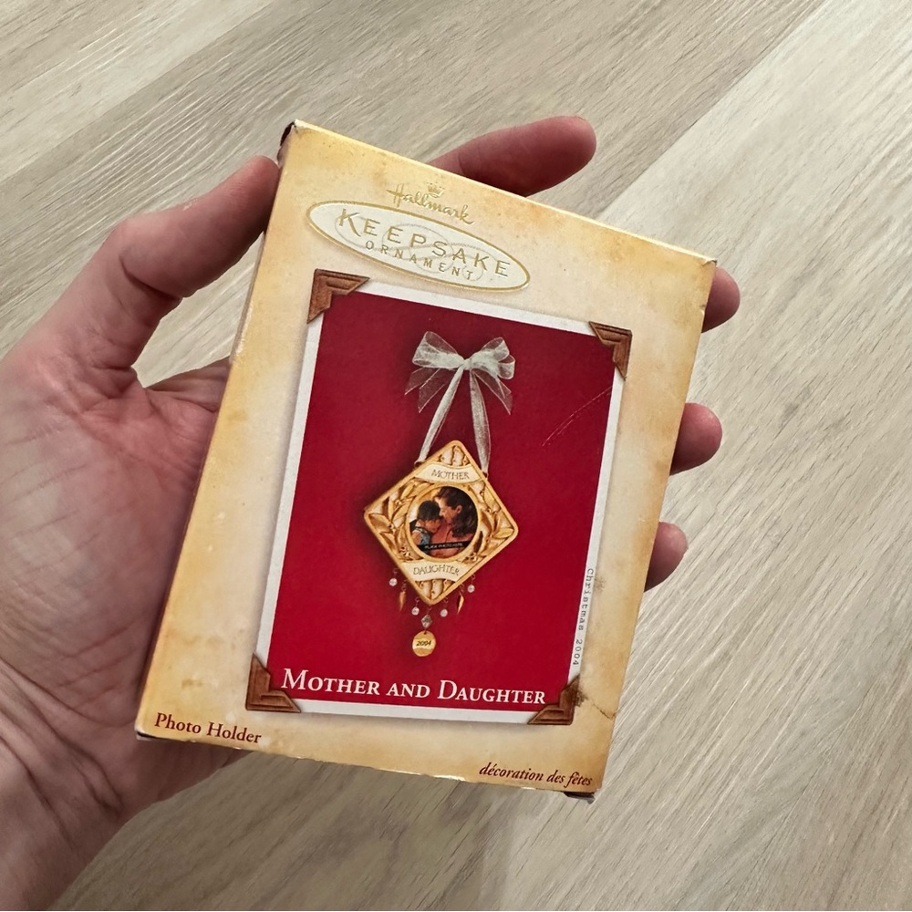 Hallmark Keepsake ornament 2004 Mother and Daughter photo NEW